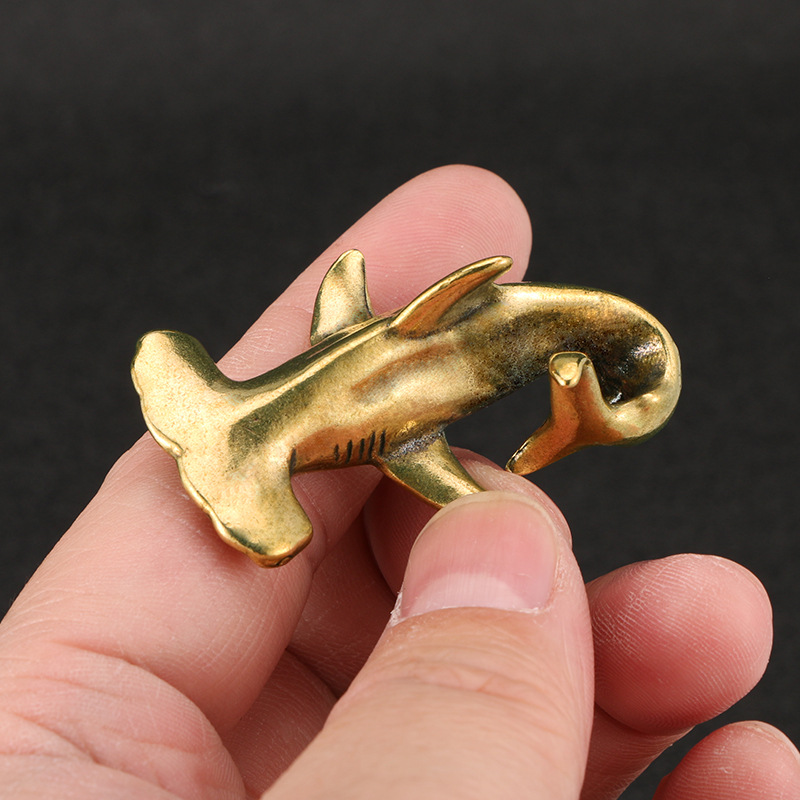 Hammerhead Shark Brass Desk De - Retro Gaming Decor recensie en prijs
