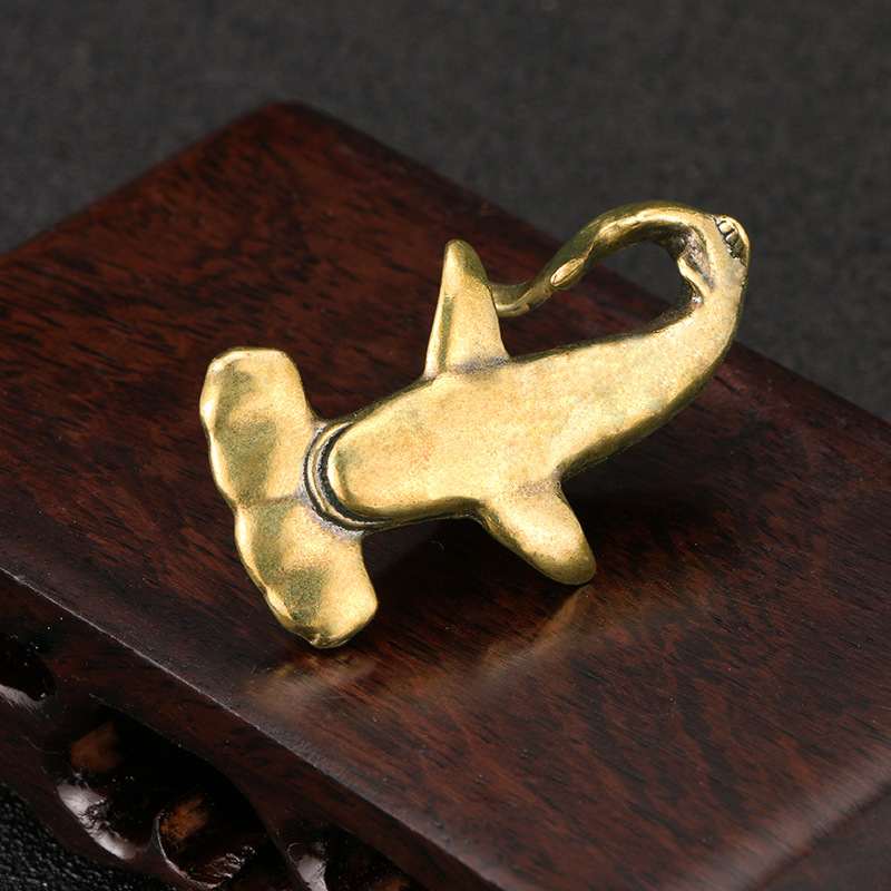 Hammerhead Shark Brass Desk De - Retro Gaming Decor recensie en prijs